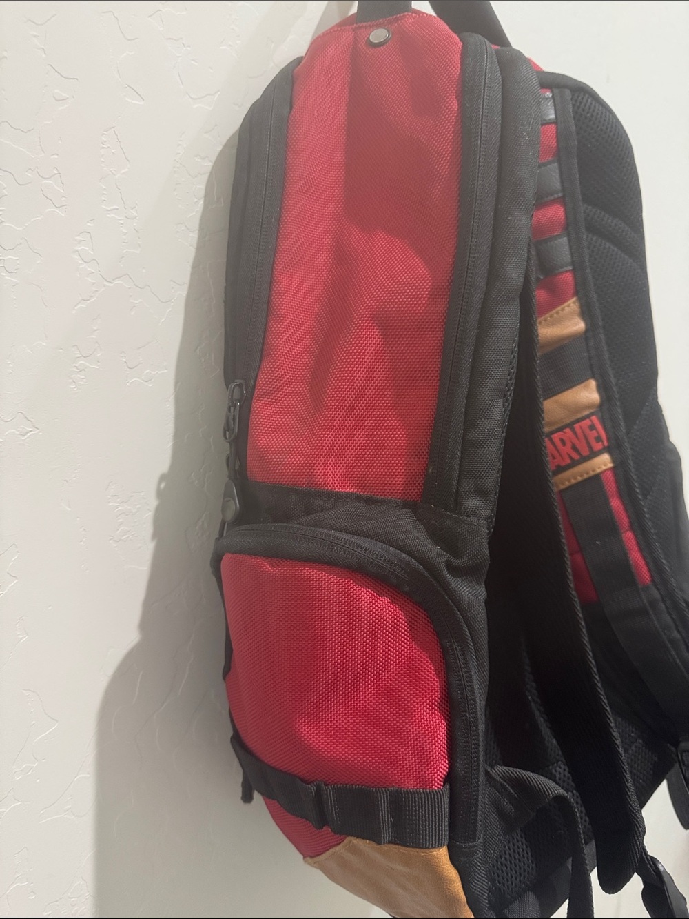 Deadpool Backpack - Picture 4 of 11